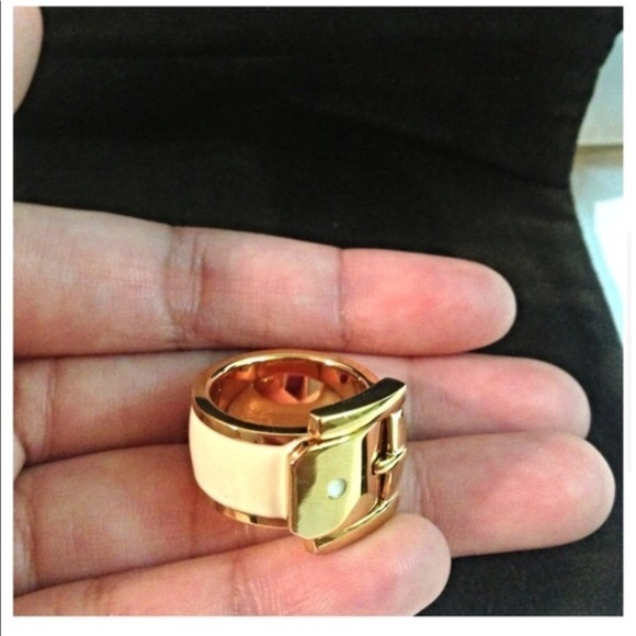 Michael Kors MK Belt Buckle Ring White Enamel & Gold Size 6 or 7 - Picture 2 of 8